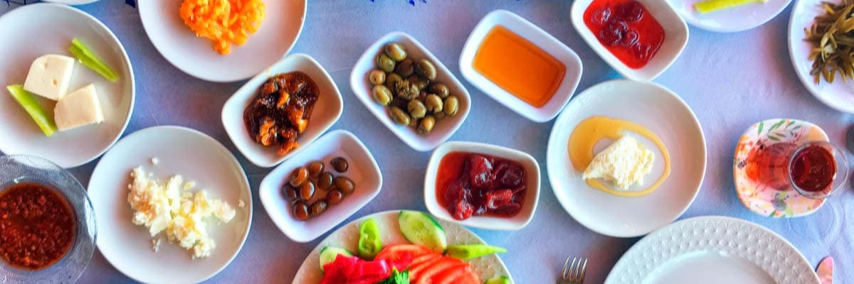 Mersin’e Özgü Zeytinyağlı Yemekler: Hafif ve Lezzetli Seçenekler